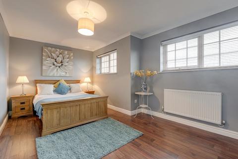 73 Hay Lane, Shirley, Solihull, B90 4TZ