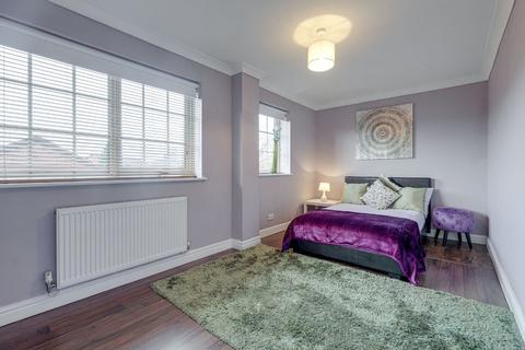 73 Hay Lane, Shirley, Solihull, B90 4TZ