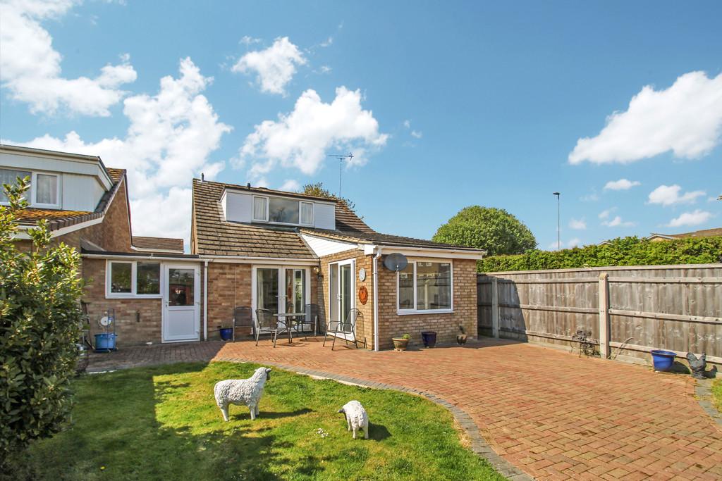 Deansfield, Cricklade 3 bed link detached house £340,000