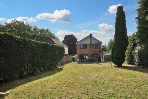 3 bedroom detached house to rent, KESWICK ROAD, GREAT BOOKHAM, KT23