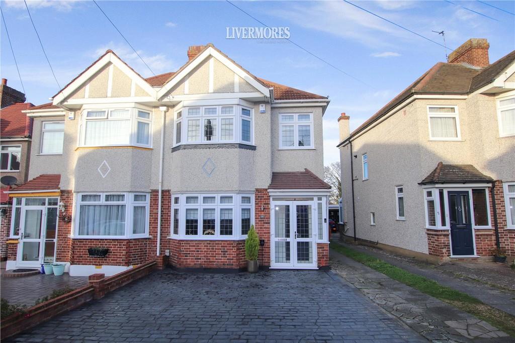West Hill Drive, West Dartford 3 bed semidetached house £475,000