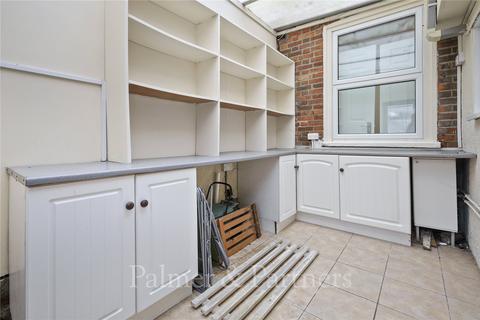 2 bedroom end of terrace house to rent, Shrubland Road, Colchester, Essex, CO2