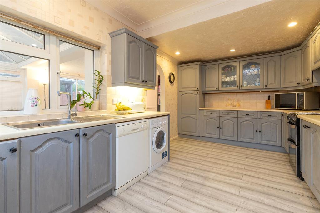 Alwyn Road, Maidenhead, Berkshire, SL6 4 bed house £1,950 pcm (£450 pw)