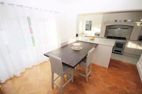 6 Bertram Drive North, Wirral, CH47 0LW