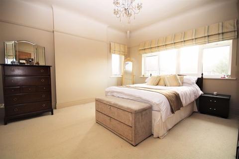 6 Bertram Drive North, Wirral, CH47 0LW