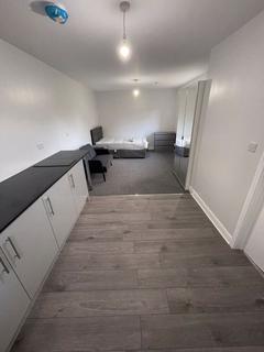 1 bedroom apartment to rent, Violet Avenue, Uxbridge, UB8