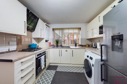 2 bedroom flat for sale - Makepeace Road, Northolt, Middlesex, UB5
