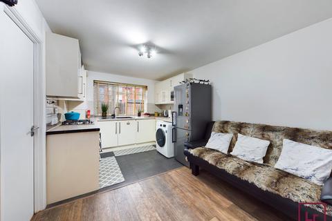 2 bedroom flat for sale - Makepeace Road, Northolt, Middlesex, UB5