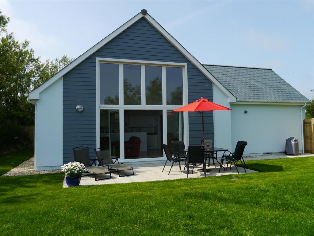 Tarka Lane, 3 bed detached house £515,000