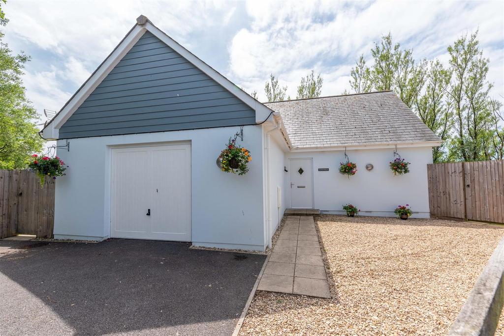 Tarka Lane, 3 bed detached house £515,000