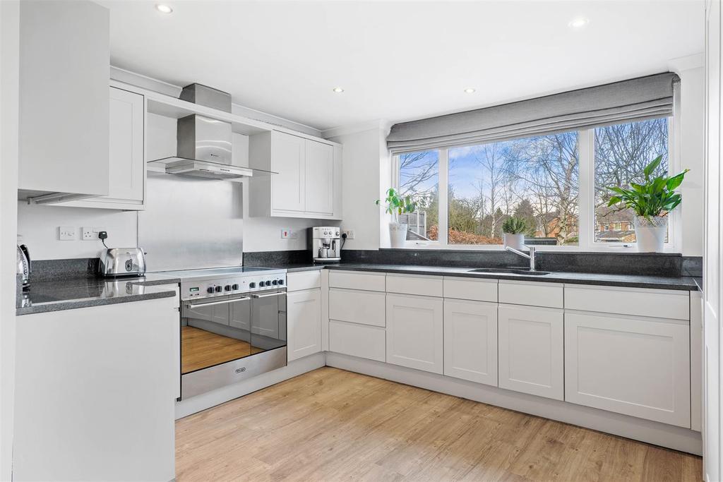 390 Ombersley Road   kitchen (glossy).jpg