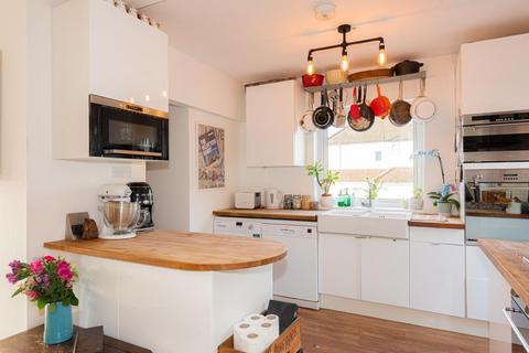 138 Warren Road, Banstead, SM7 1LB