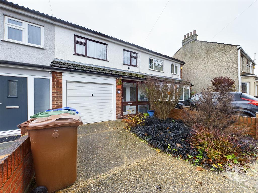 Malvern Road, Grays 3 bed terraced house £325,000