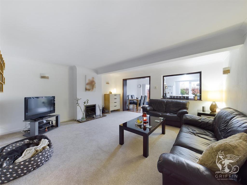 Malvern Road, Grays 3 bed terraced house £325,000