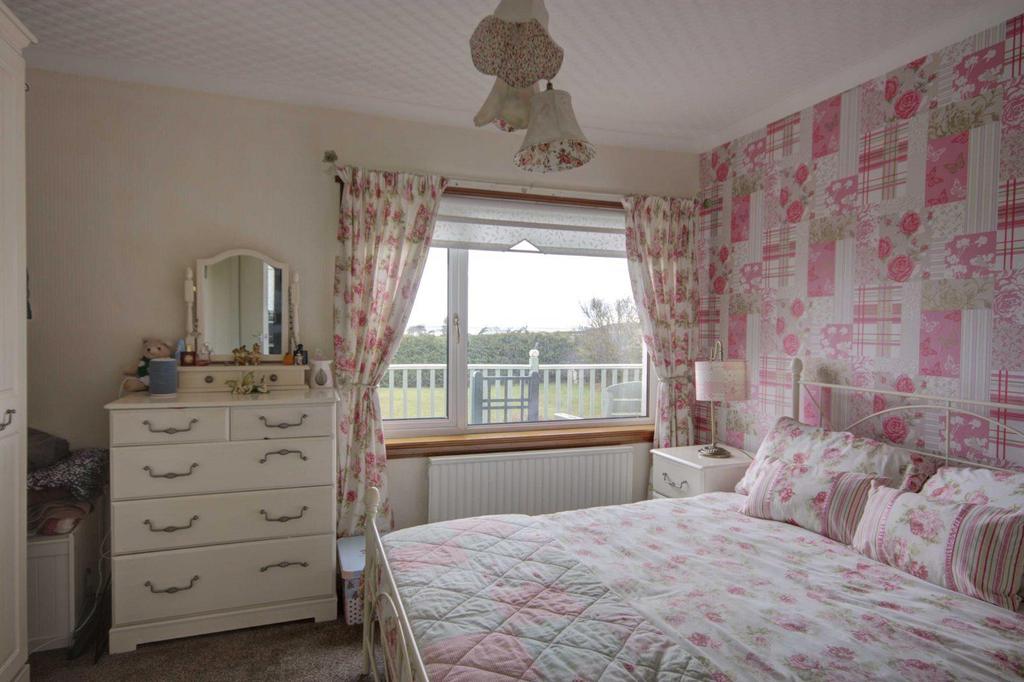 Dining room/ bedroom 1