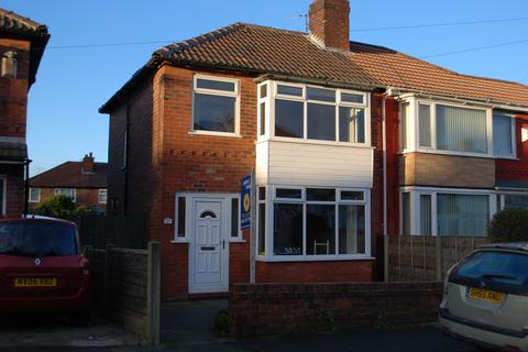 3 bedroom semi-detached house to rent, Alderdale Drive, Droylsden