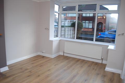 3 bedroom semi-detached house to rent, Alderdale Drive, Droylsden