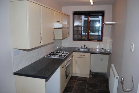 3 bedroom semi-detached house to rent, Alderdale Drive, Droylsden