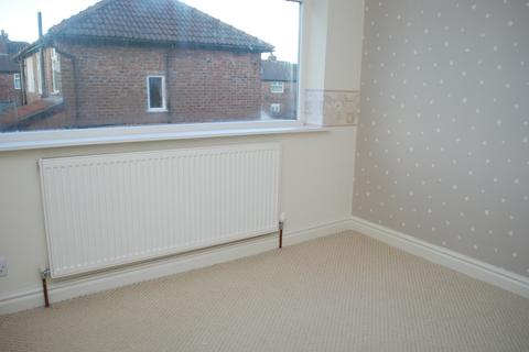 3 bedroom semi-detached house to rent, Alderdale Drive, Droylsden
