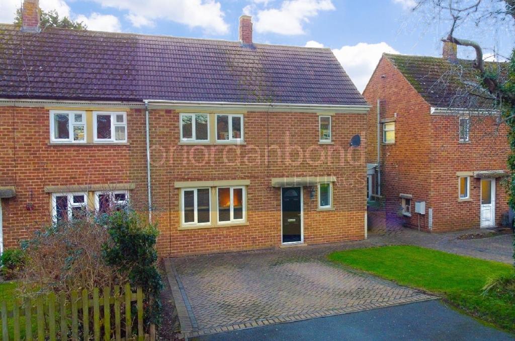 Carey Road, Hackleton... 3 bed semidetached house £1,250 pcm (£288 pw)