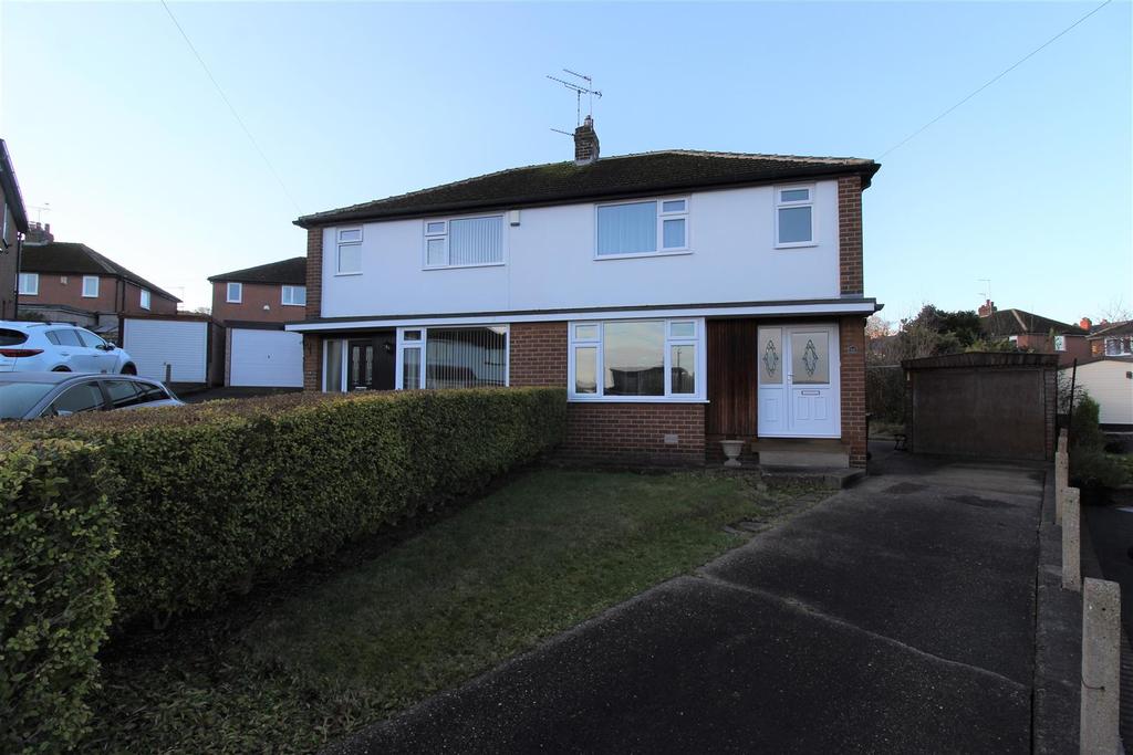 Oaklands Drive, Dalton, Huddersfield, HD5 8PR 3 bed semidetached house