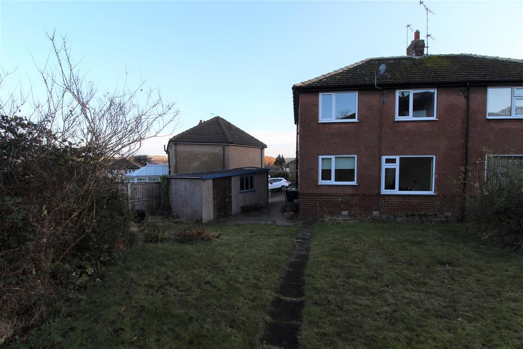 Oaklands Drive, Dalton, Huddersfield, HD5 8PR 3 bed semidetached house