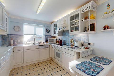 39 Carlton Leas, Folkestone, CT20 2DJ
