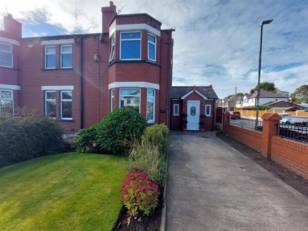 Millbrook Lane, Eccleston, St Helens, WA10 4 3 bed semidetached house