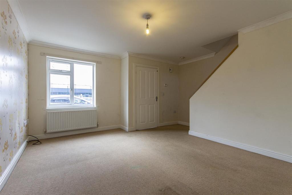 Pilsley Road, Danesmoor, Chesterfield 3 bed semidetached house £125,000