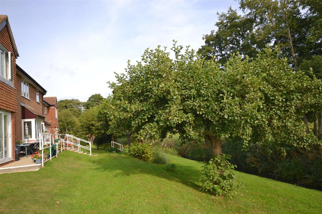 Meadow Court, Folly Mill Garden, Bridport 2 bed retirement property £