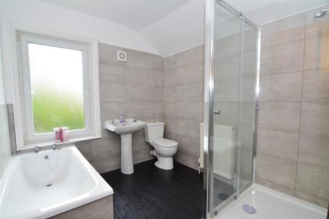 114 Broadway, Horsforth, Leeds, LS18 4HQ