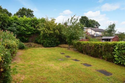 114 Broadway, Horsforth, Leeds, LS18 4HQ