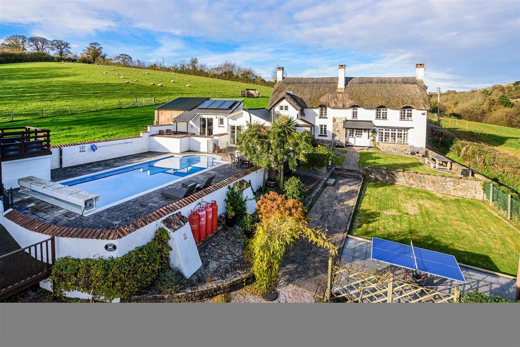 Road, Dawlish 7 bed detached house £1,150,000