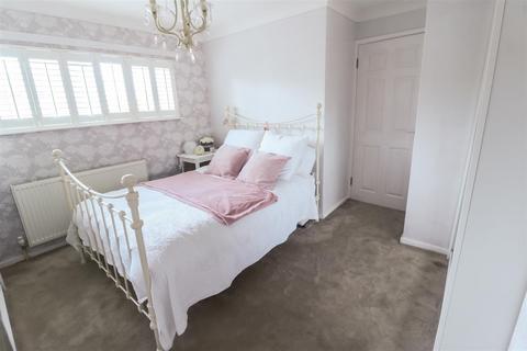 29 Finchmoor, Harlow, CM18 6UD