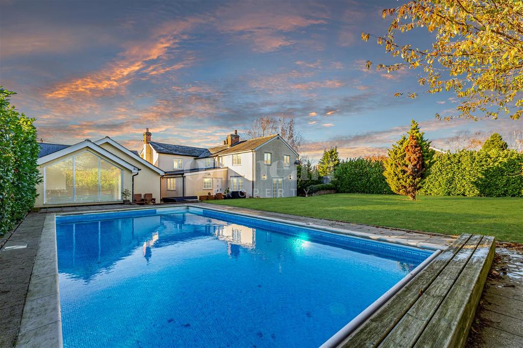 Bures Road, Great Cornard 4 bed detached house for sale £725,000