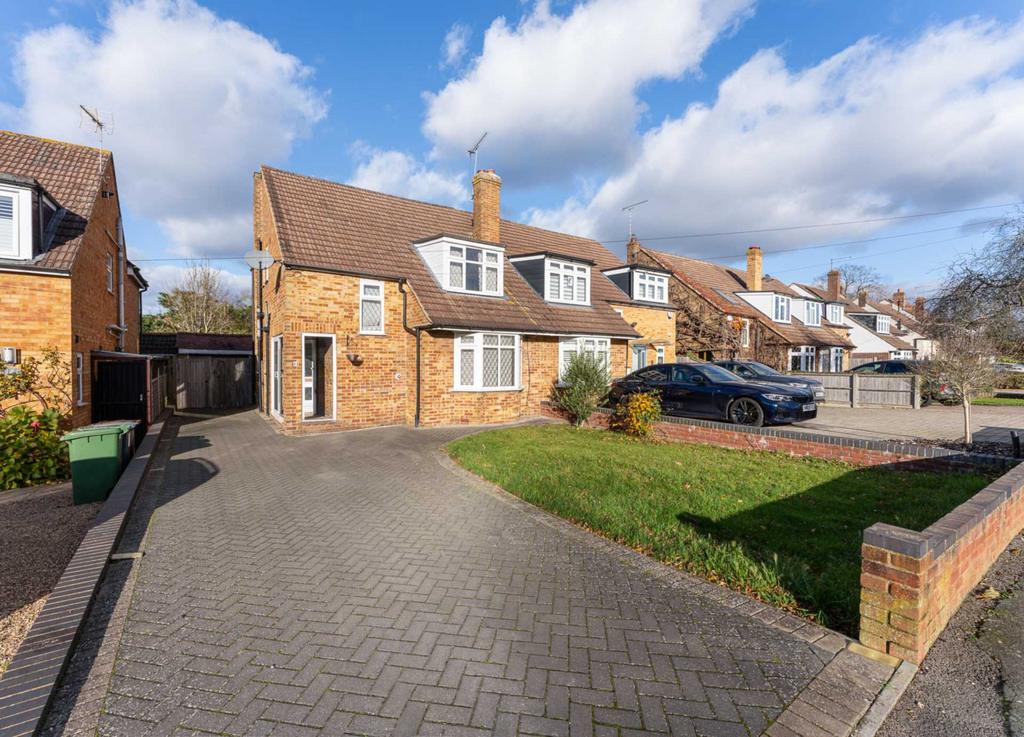 Anthony Road, Borehamwood 3 bed semidetached house for sale £685,000