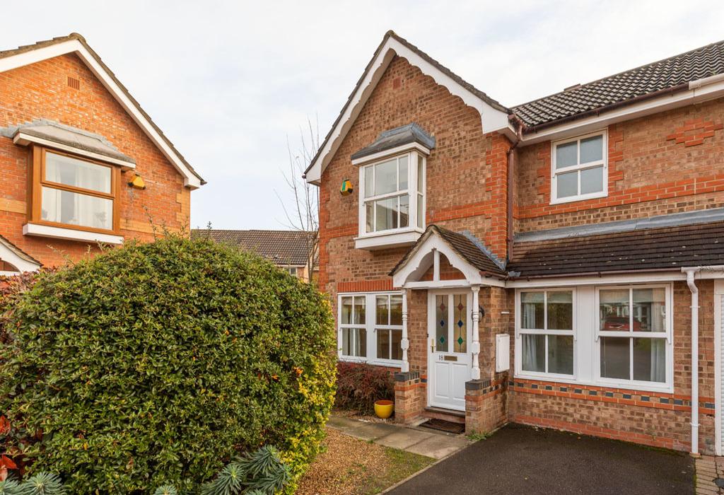 Tewkesbury Close, Loughton, Essex 3 bed end of terrace house £600,000