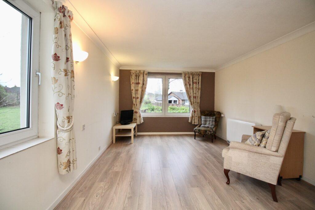 Springfield Court, G64 1PN 2 bed flat £120,000
