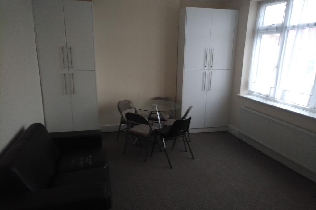 Dagmar Avenue, Wembley HA9 2 bed flat £1,480 pcm (£342 pw)