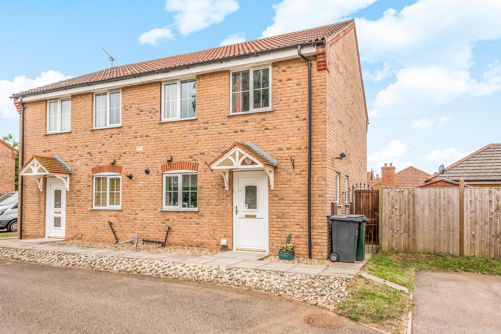 Curtis Drive, Coningsby, Lincoln, Lincs, LN4 4NQ 3 bed semidetached
