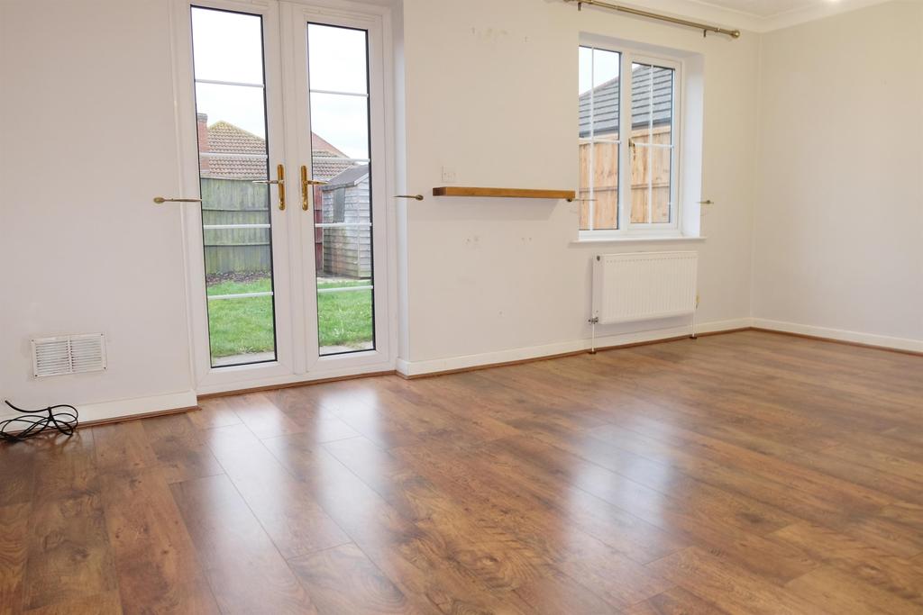 Curtis Drive, Coningsby, Lincoln, Lincs, LN4 4NQ 3 bed semidetached
