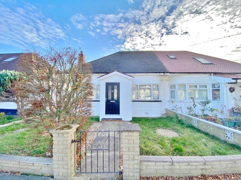Gladstone Avenue, Twickenham, TW2 2 bed bungalow £550,000