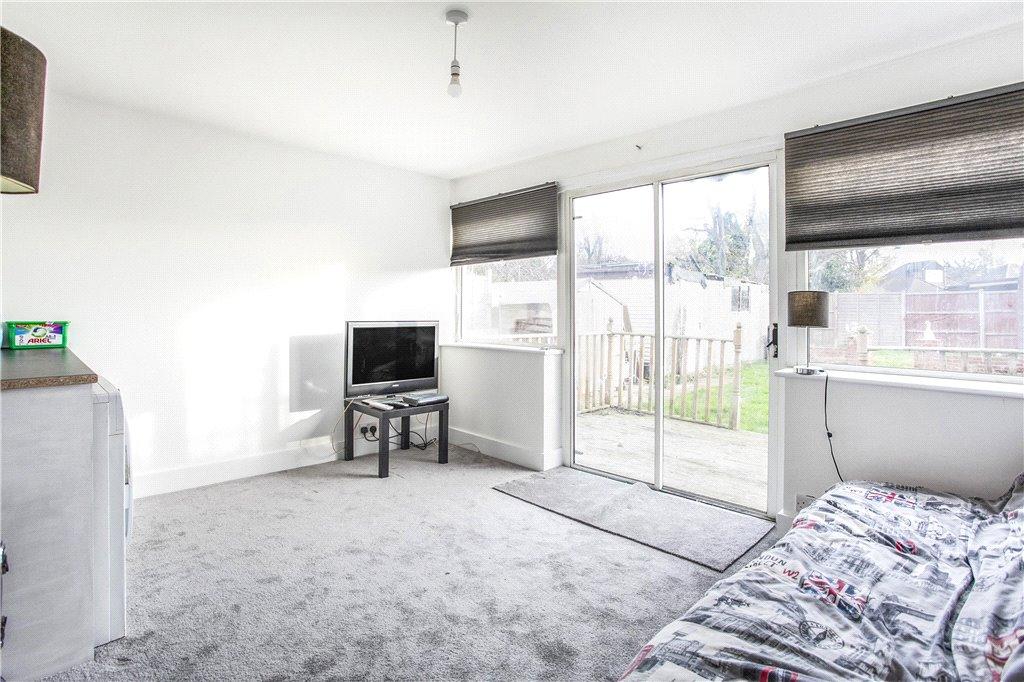 Gladstone Avenue, Twickenham, TW2 2 bed bungalow £550,000