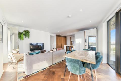 2 bedroom apartment to rent, Ambassador Building, Embassy Gardens, London, SW11