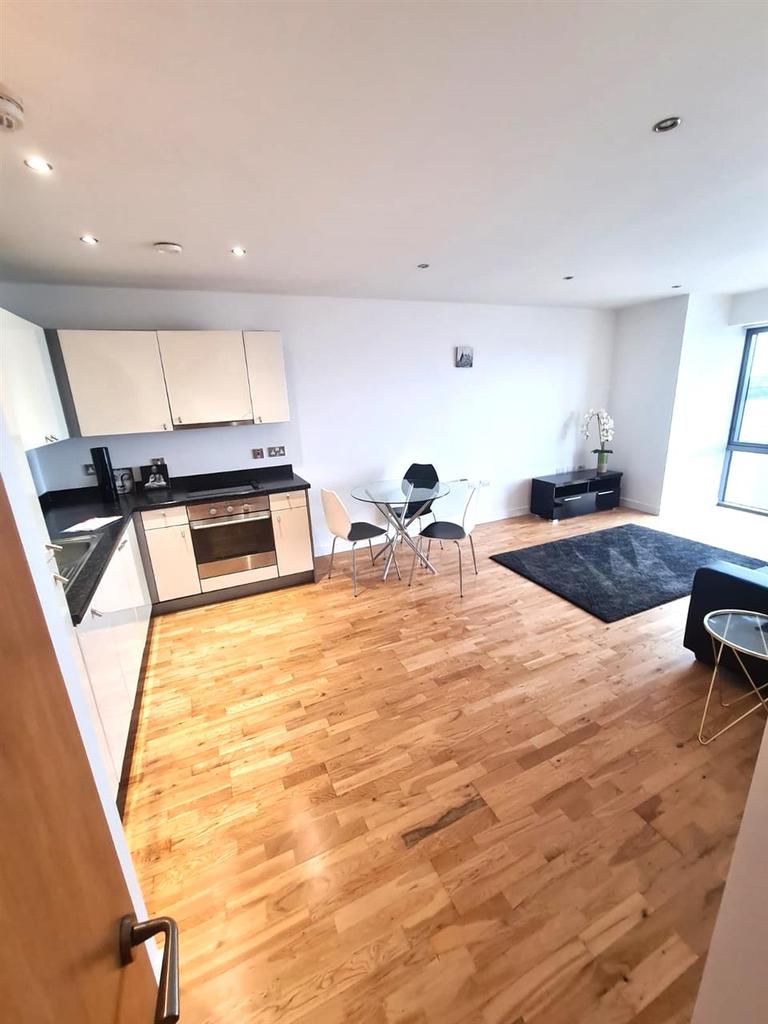 Alexandra Tower, Princes Parade, Liverpool 2 bed apartment £1,000 pcm