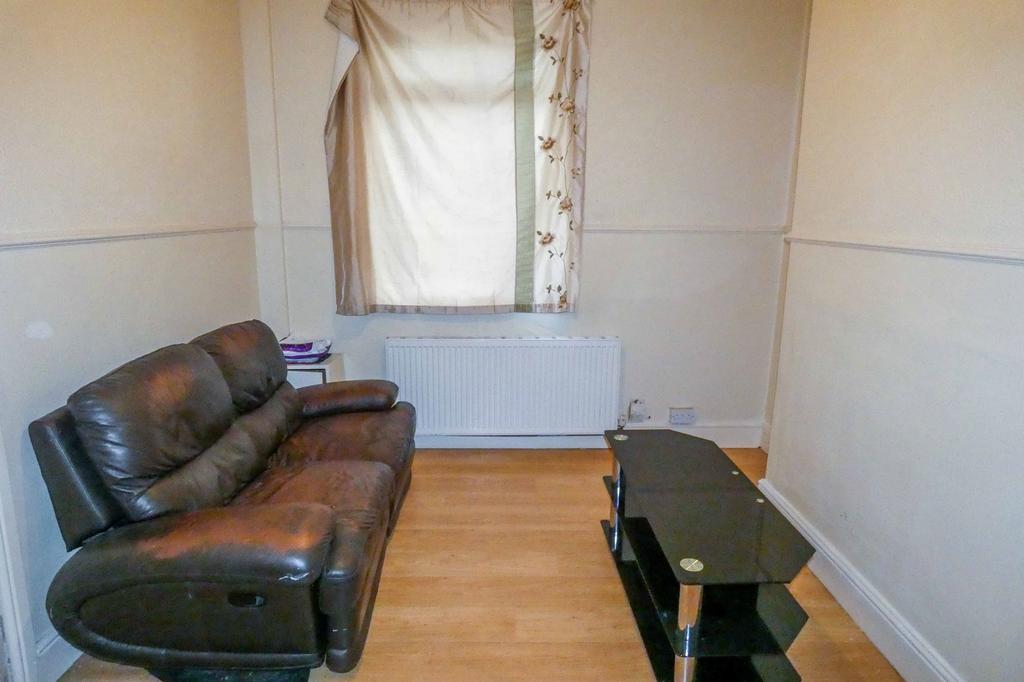 Maria Street, North Ormesby... 3 bed terraced house £475 pcm (£110 pw)