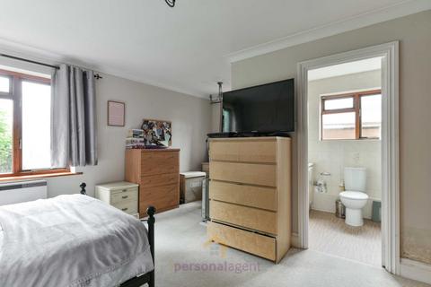 1 bedroom flat to rent, Ashley Road, Epsom