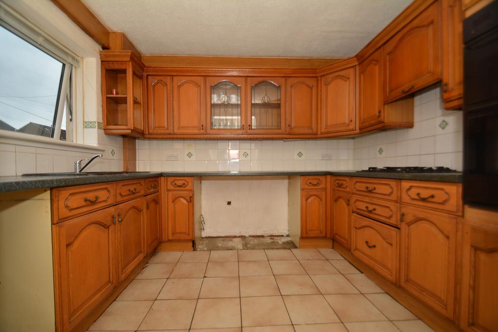 95 Moraine Drive, GLASGOW, G15 6EZ 3 bed terraced house £139,995