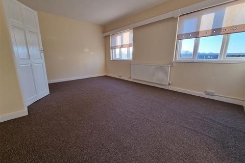 3 bedroom apartment to rent - Staines Road West, Sunbury-on-Thames