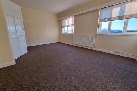 3 bedroom apartment to rent, Staines Road West, Sunbury-on-Thames